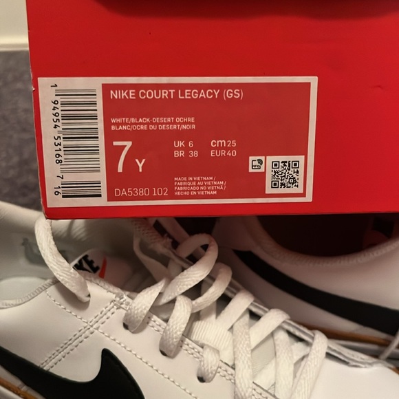 New in Box Nike Court Legacy white/black size 7 youth - Picture 6 of 7